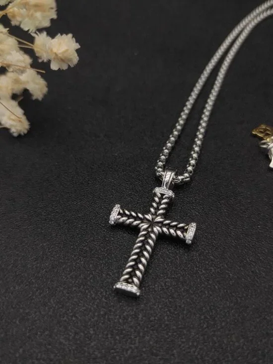 David Yurman 925 Silver Pave Diamond Cable Cross Necklace with Original Pouch - Picture 3 of 4